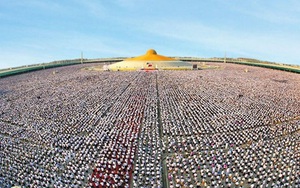 Thái Lan: Cấm cửa ngôi chùa tỷ đô Dhammakaya, 1 người treo cổ tự vẫn