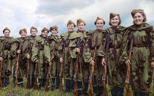 Các nữ xạ thủ bắn tỉa Xô viết sinh động trong những bức ảnh tô màu