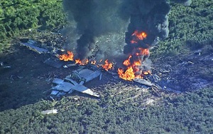 Cận cảnh hiện trường vụ rơi máy bay quân sự Mỹ làm 16 người chết