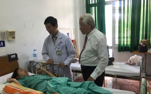 Bé 15 tuổi mắc bệnh lạ, tay chân dài như nhện