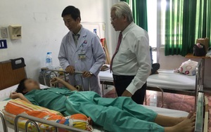 Bé 15 tuổi mắc bệnh lạ, tay chân dài như nhện