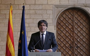 Chính phủ Tây Ban Nha và chính quyền Catalonia đối đầu trực tiếp