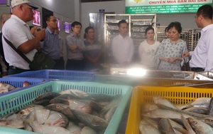 Lãnh đạo về thực phẩm từng bị ngộ độc... thực phẩm