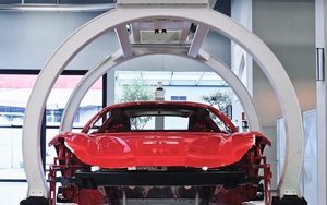 Ferrari truyền đam mê cho cả robot lắp ráp