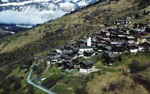 Được tặng 1,6 tỷ đồng nếu đến sống ở ngôi làng đẹp như mơ giữa lưng chừng núi