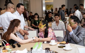Ngọc Trinh tố đại gia "bỏ kèo", tuyên bố đấu giá lại siêu sim