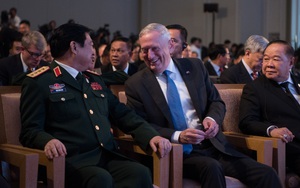 Đại tướng Ngô Xuân Lịch và Bộ trưởng QP Mỹ Mattis đã nói chuyện gì ở Manila?