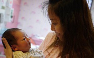Tổng thu cả tháng 6 triệu, mẹ trẻ nhịn miệng nuôi 2 con bằng bỉm sữa xịn gây tranh cãi