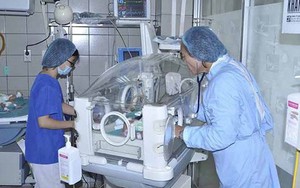 Sức khỏe 3 trẻ chuyển từ BV Sản Nhi Bắc Ninh lên Hà Nội tiến triển tốt