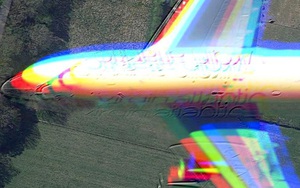 Hình ảnh hiếm có: bằng vệ tinh, Google Maps chụp được cảnh một chiếc máy bay đang lơ lửng giữa trời
