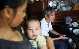 Làm gà trống nuôi con bao năm, ông Dương mù giờ thành gà ông nuôi cháu vì con gái tâm thần "chửa hoang"