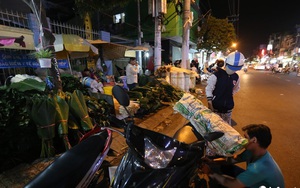 Đi chợ lá dong "độc nhất" ở TP. Hồ Chí Minh