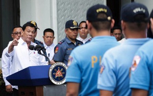 Ông Duterte bắt cảnh sát bẩn ra 'tiền tuyến'