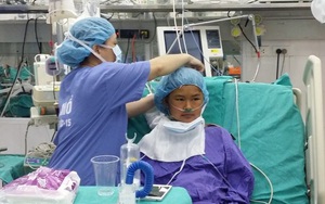 100 y bác sĩ cứu bé gái 15 tuổi gia đình xin về để chết