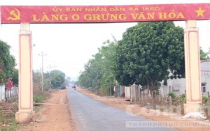 Chồng phóng dao găm vào ngực vợ, tử vong