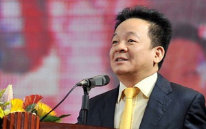 Bầu Hiển đối đáp thế nào khi bị hỏi “xoáy” việc chia cổ tức SHB bằng tiền mặt?