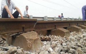 Đường ray tàu bị gãy, hơn 1.100 khách may mắn thoát nạn