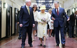 Bí mật quanh đôi giày 50 năm tuổi vẫn đi tốt của Nữ hoàng Anh