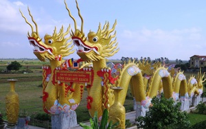 Cận cảnh phủ thờ không phép có đôi rồng khổng lồ ở Thái Bình