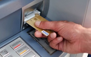 ‘Tuýt còi’ các ngân hàng toan ngừng hoạt động ATM sau 22h