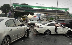 Phát hiện chồng đang chở bồ nhí, vợ cuồng ghen lao thẳng ô tô vào Mercedes của chồng