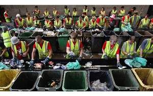 Quốc gia này đang nhập khẩu hàng triệu tấn rác mỗi năm, và lý do khiến cả thế giới phải nể phục