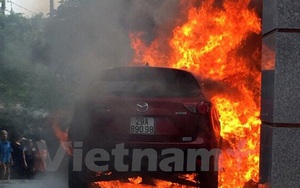 Phú Thọ: Đỗ cạnh đống rác vừa đốt, xe ôtô Mazda CX5 bị cháy rụi