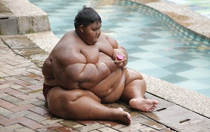 Cậu bé ăn đến… sắp chết!