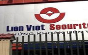Tổng giám đốc chứng khoán Liên Việt cũng rút ứng cử vào Sacombank
