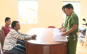 Dùng mã tấu khống chế người làm công để cướp tôm