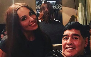 Maradona làm chuyện đồi bại với nữ phóng viên xinh đẹp