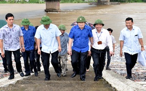 Phó Thủ tướng Trịnh Đình Dũng họp khẩn, thị sát việc xả lũ