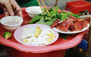 Lão bà tuổi 90 bán nộm sứa: 70 năm nức tiếng Hà Thành