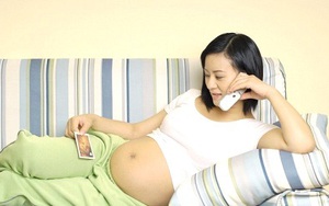 Mẹ dùng nhiều điện thoại di động, trẻ dễ tăng động?