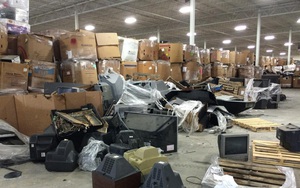 Cận cảnh "nghĩa địa TV" bao gồm 56.000 tấn TV cũ trong kho, công ty tái chế bị phạt 14 triệu USD để dọn chỗ này
