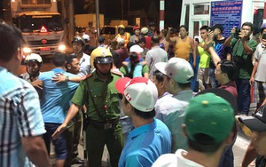 Hết dùng tiền lẻ, tài xế mang heo đến cúng gây náo loạn trạm thu phí Cai Lậy