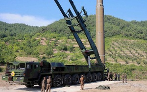 Tên lửa Triều Tiên vào vị trí, cả thế giới nín thở chờ quyết định của ông Kim Jong-un