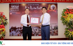 Chủ tịch TP Hà Nội Nguyễn Đức Chung nhận giải thưởng Bùi Xuân Phái
