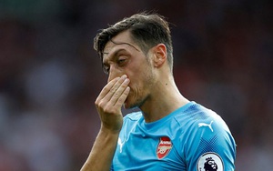 Huyền thoại Arsenal: 'Oezil thật nực cười, hãy ngừng nấp sau Sanchez và ký hợp đồng mới'