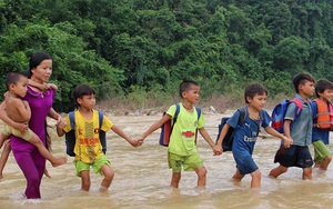 15 năm sợ hãi bơi qua sông tìm con chữ