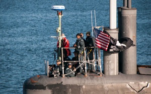 Khi tàu ngầm Mỹ treo cờ cướp biển