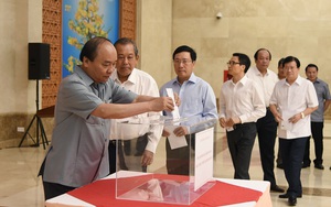 Lãnh đạo Chính phủ quyên góp ủng hộ đồng bào miền Trung