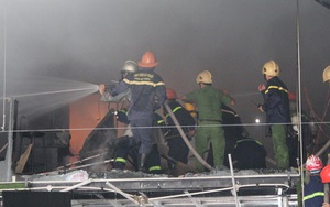 Đà Nẵng: Cháy lớn tại gara ôtô, nhiều người hốt hoảng bỏ chạy