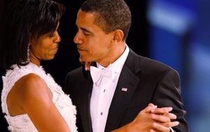 Kỉ niệm 25 năm ngày cưới, bà Obama đăng hình gây sốt