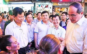 Bí thư Thành ủy TP.HCM thăm 2 phố đi bộ