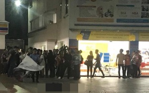 Mẹ nam sinh tử vong do bê tông rơi trúng đầu: ‘Đi học thôi mà cũng chết là sao con ơi’