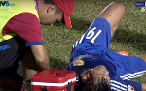 Cầu thủ Quảng Nam đầu bê bết máu, Văn Toàn bị từ chối penalty