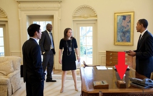 Bí mật chiếc nút đỏ trên bàn làm việc Tổng thống Obama