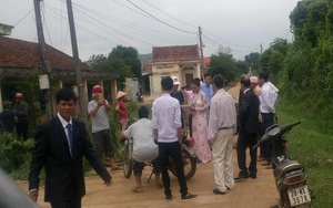 Trưởng thôn không xin lỗi vụ chặn xe cưới vì 'dân không cho phép'