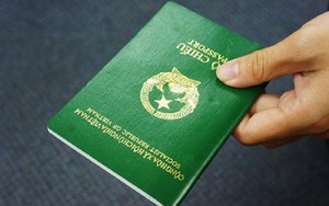 Người dân có được giữ lại hộ chiếu hết hạn không?